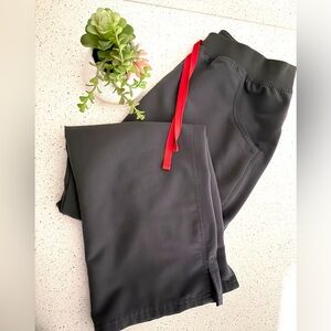 FIGS Women's Kade Cargo Scrub Pants Size Large Petite / P / Short Length